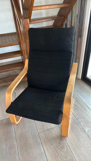 Poang  en voetsteun beschikbaar voor biedingen