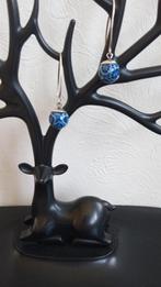 Leuke blauwe balletjes met bloemen oorbellen - nieuwstaat, Handtassen en Accessoires, Oorbellen, Ophalen of Verzenden, Zo goed als nieuw
