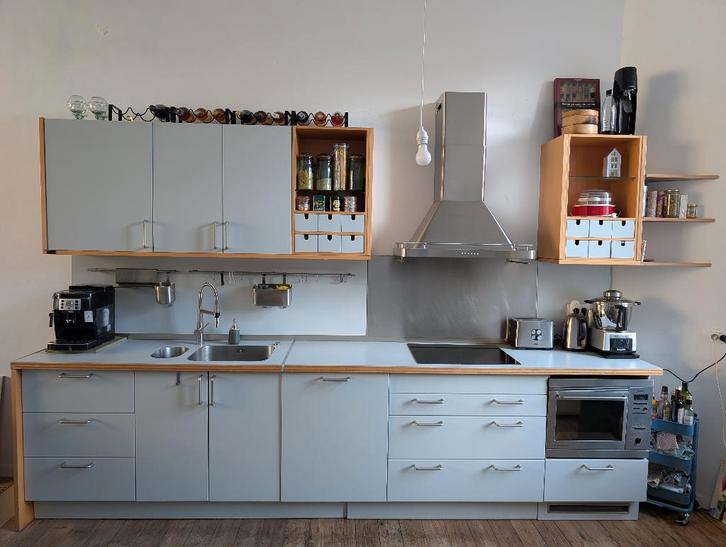 Keuken in IKEA-stijl — in zeer goede staat, Huis en Inrichting, Keuken | Complete keukens, Gebruikt, Enkelwandige keuken, Grijs