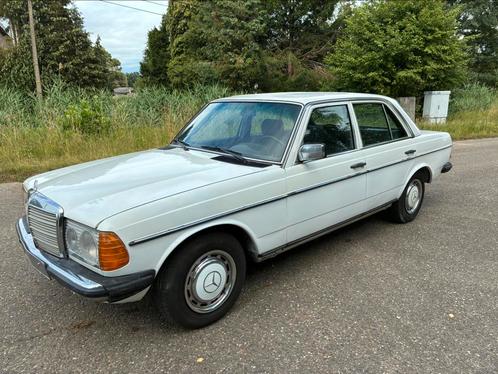 Mercedes 200D W123 176000km / servostuur, Auto's, Oldtimers, Bedrijf, Te koop, Mercedes-Benz, Diesel, Berline, 4 deurs, Handgeschakeld