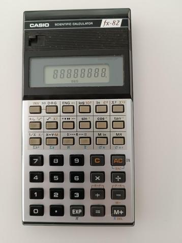 Vintage Casio FX-82 wetenschappelijke rekenmachine