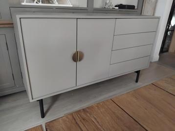 wandkast met zwart staal nieuw beschikbaar voor biedingen