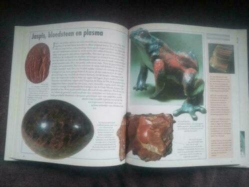 boek: mineralen en gesteenten - Len Calcutt, Livres, Nature, Comme neuf, Envoi