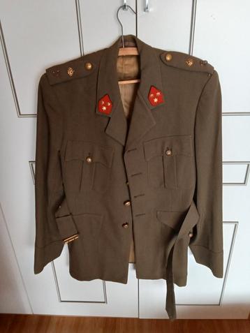 service dress met broek en kepie, Enlèvement
