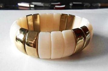 AVON: prachtige armband, rekbaar beschikbaar voor biedingen