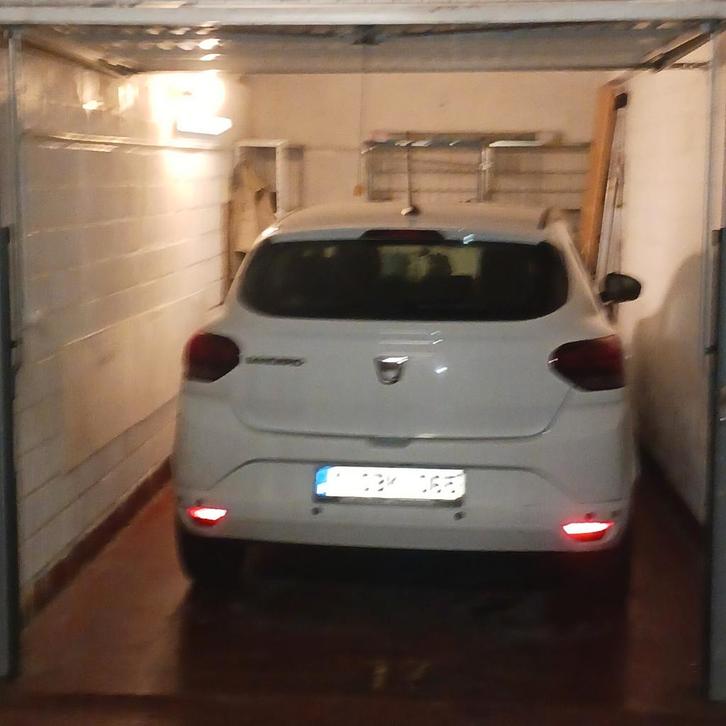 Garage box fermé à louer, Immo, Garages & Places de parking