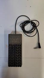 Roland EV-5 expressiepedaal, Ophalen