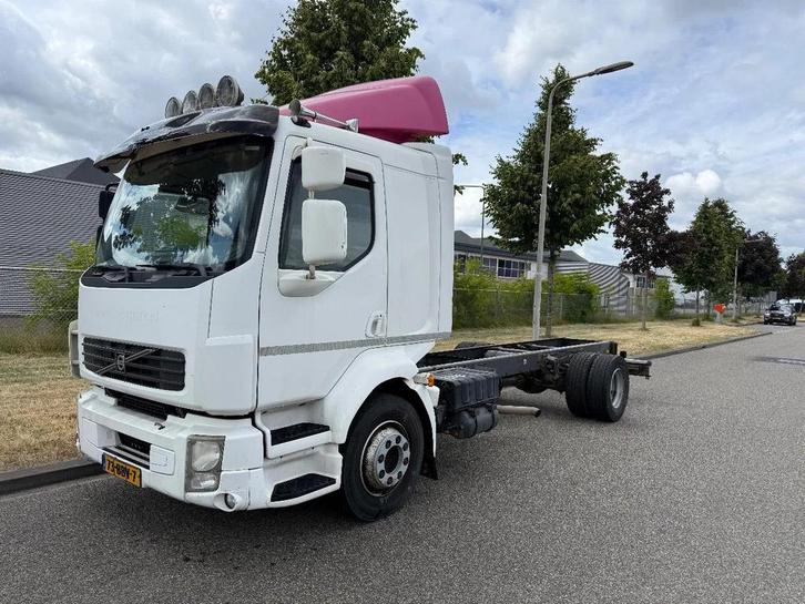 Volvo FL 250 pk 2013 euro 5, Auto's, Vrachtwagens, ABS, Airconditioning, Cruise Control, Diesel, Automaat, Wit
