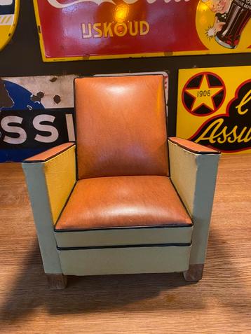 Miniatuur art déco zetel beschikbaar voor biedingen