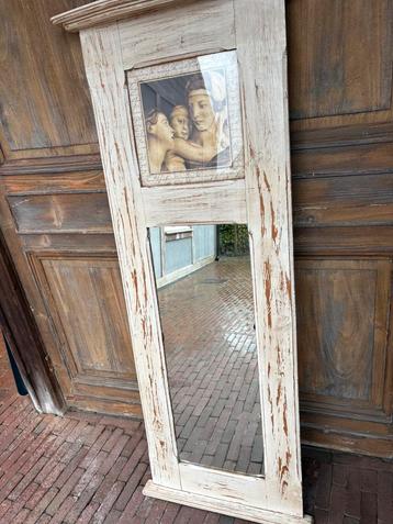 Mooie houten spiegel beschikbaar voor biedingen
