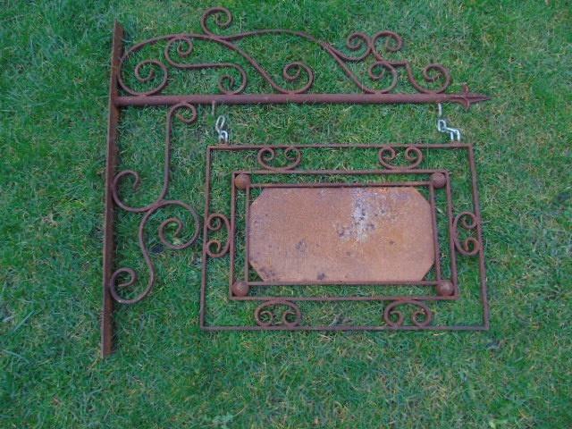 bord, smeedijzeren galg met plaat, huisje, hotel, Tuin en Terras, Tuinwanddecoratie, Nieuw, Ophalen of Verzenden