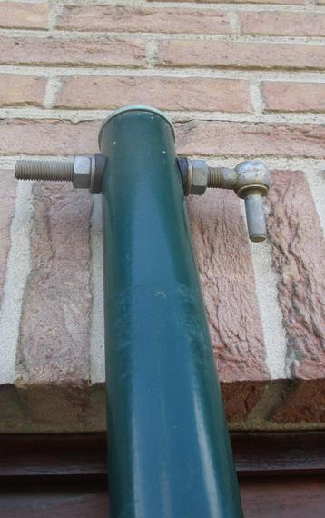 gegalvaniseerde en gelakte paal beschikbaar voor biedingen