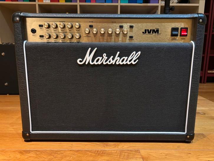 Marshal JVM210C (100 Watt) + footswitch, Muziek en Instrumenten, Versterkers | Bas en Gitaar, Gebruikt, Gitaar, 100 watt of meer