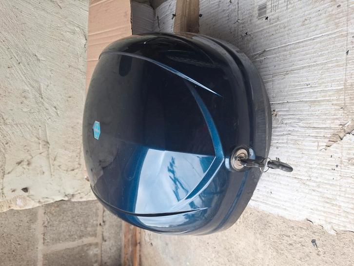 Piaggio originele achter bak ( kofferbak) 2 sleutels, Fietsen en Brommers, Brommeronderdelen | Algemeen, Zo goed als nieuw, Carburateur