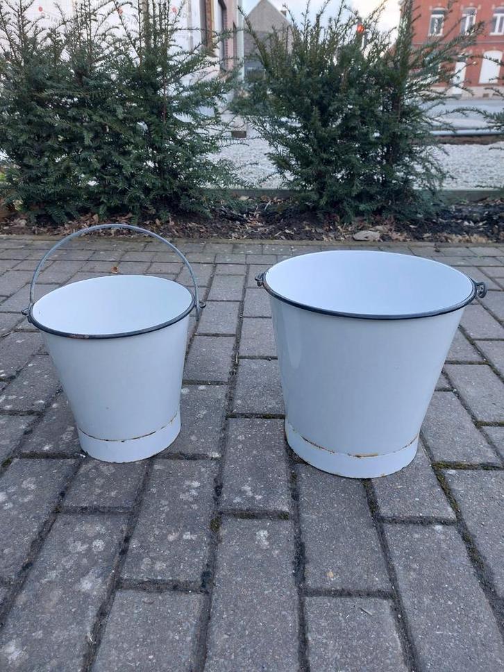 Deux seaux blancs en métal émaillés, Huis en Inrichting, Emmers, Zo goed als nieuw, Ophalen