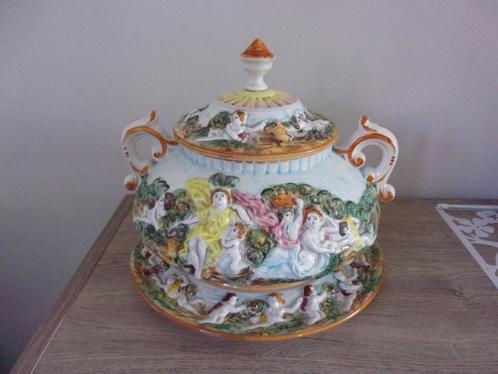 Grote vintage capodimonte soepterrine, Antiek en Kunst, Antiek | Keramiek en Aardewerk, Ophalen of Verzenden