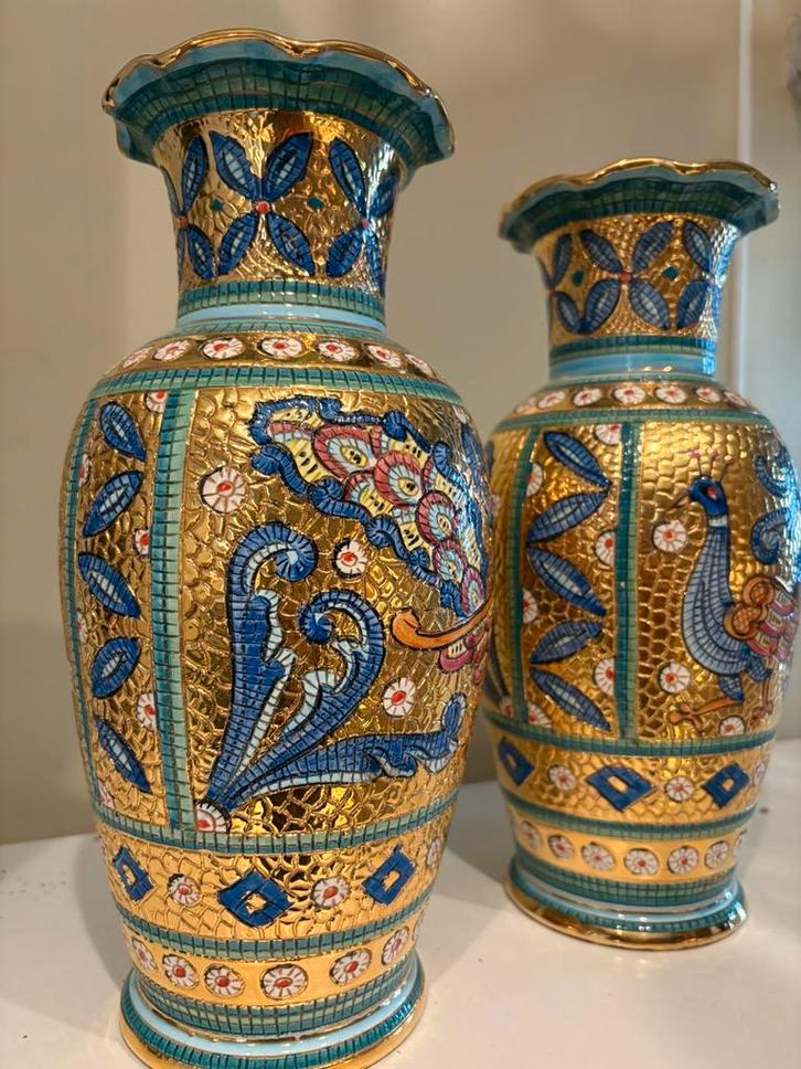 Paar Lorenzo Savelli mozaïek vazen met pauw motief, Antiquités & Art, Antiquités | Vases, Enlèvement ou Envoi