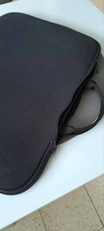 Housse pc portable 15/17 pouces état neuf à saisir ️↙️ beschikbaar voor biedingen