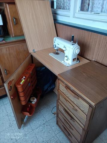 Pfaff naaimachine met bijhorende kast, Enlèvement