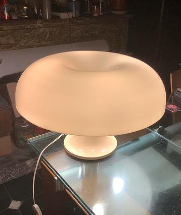Authentieke vintage Artemide lamp beschikbaar voor biedingen