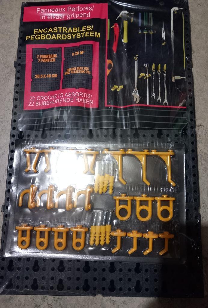 2 ingebouwde geperforeerde panelen., Huis en Inrichting, Woonaccessoires | Wandplanken en Boekenplanken, Nieuw, Ophalen