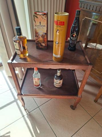 Roltafel, verlaten beschikbaar voor biedingen