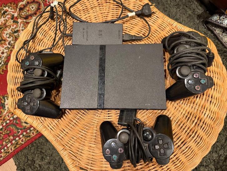 Ps2 + 3 controllers + kabels, Games en Spelcomputers, Spelcomputers | Sony PlayStation 2, Gebruikt, Slim, Zwart, Met 3 controllers of meer