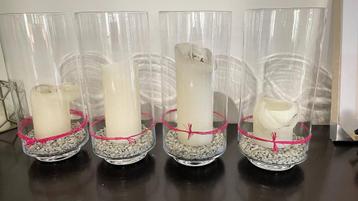 4 kaarsen in vazen beschikbaar voor biedingen