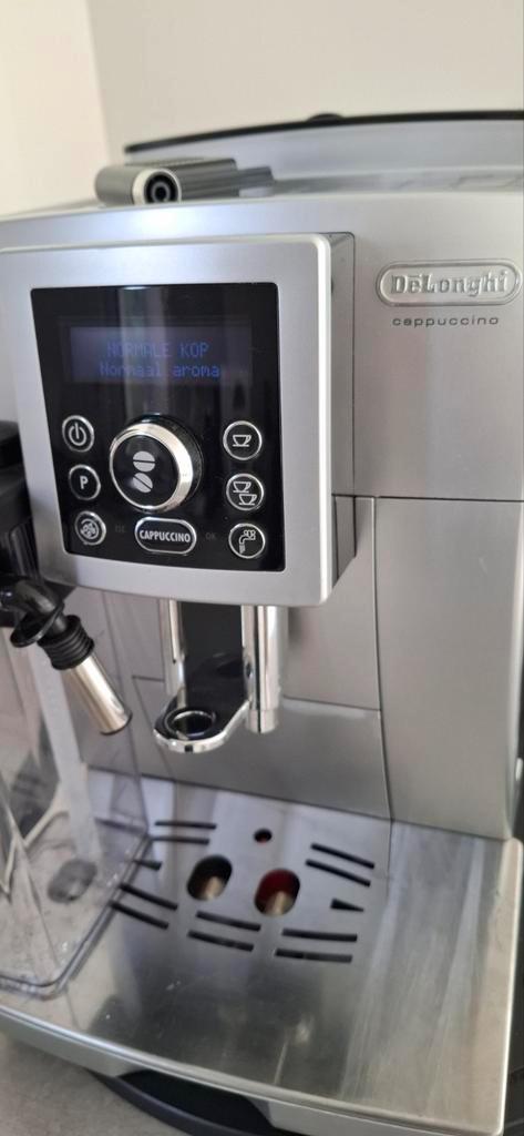 Delonghi koffiemachine met cappuccino en GARANTIE, Elektronische apparatuur, Koffiezetapparaten, Gemalen koffie, Koffiebonen, Koffiemachine