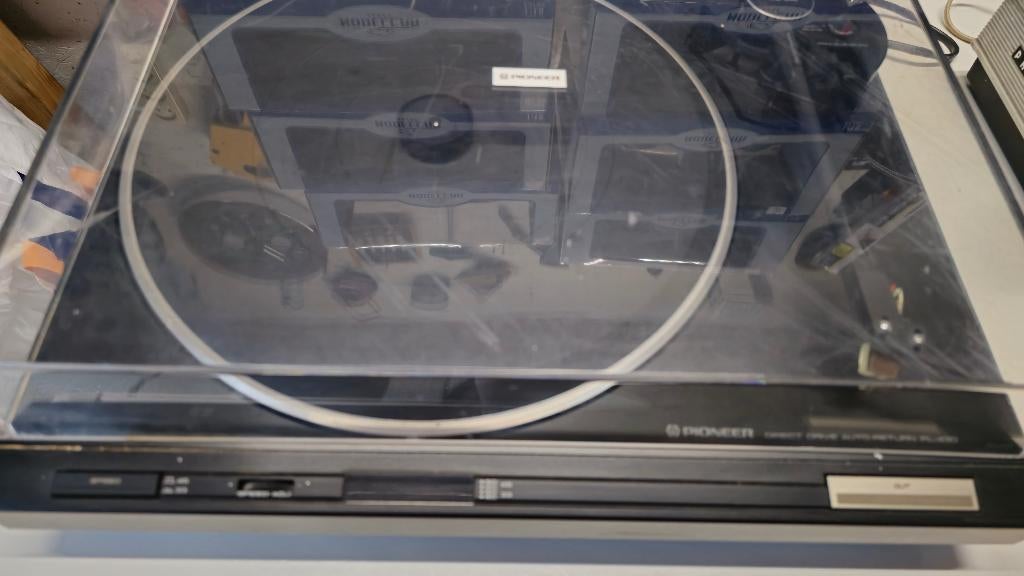 diverse platenspelers diverse merken sommige klein defect, TV, Hi-fi & Vidéo, Tourne-disques, Enlèvement, Utilisé, Tourne-disque