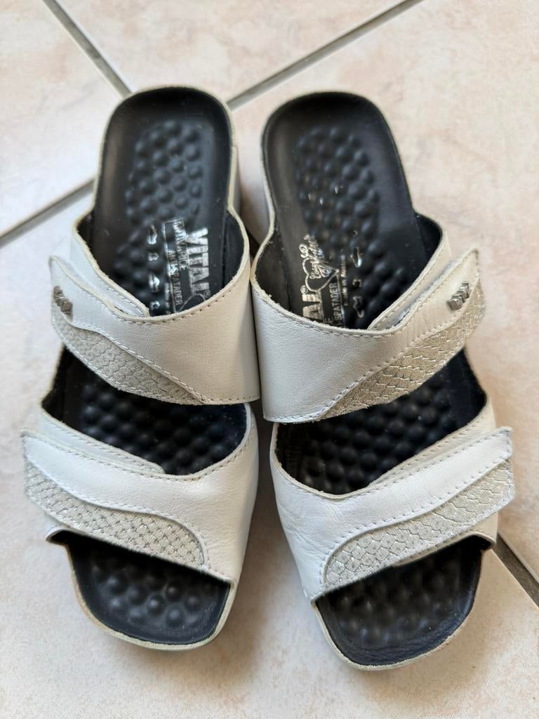 Instappers muiltjes Vital wit 37 weinig gedragen, Kleding | Dames, Schoenen, Ophalen of Verzenden, Zo goed als nieuw, Wit, Instappers