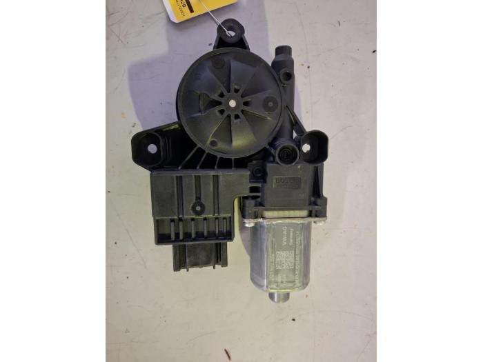 Moteur de vitre portière d'un Volkswagen Polo, Autos : Pièces & Accessoires, Carrosserie & Tôlerie, Volkswagen, Utilisé, 3 mois de garantie
