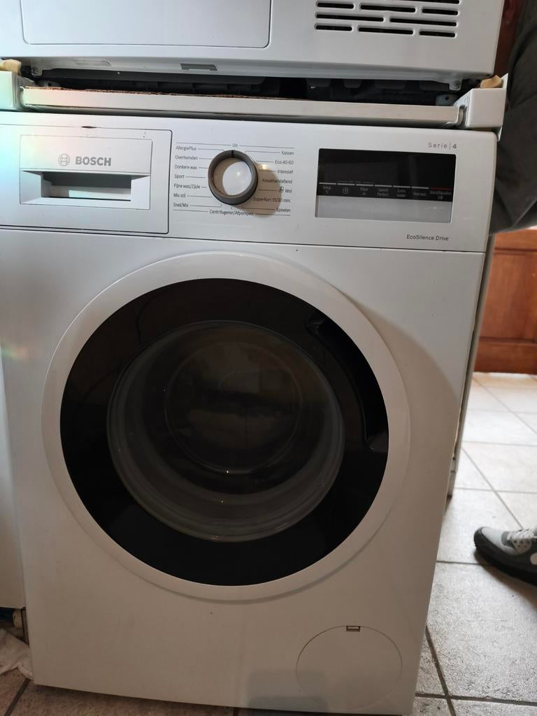 Set wasmachine en droger bosch met tussen stuk, Elektronische apparatuur, Wasmachines, Ophalen