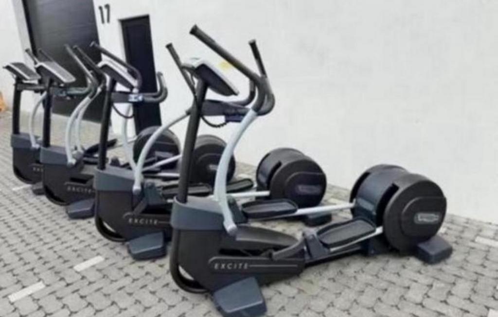 VÉLO ELLIPTIQUE TECHNOGYM SYNCHRO EXCITE+ 700 OCCASION RECONDITIONN