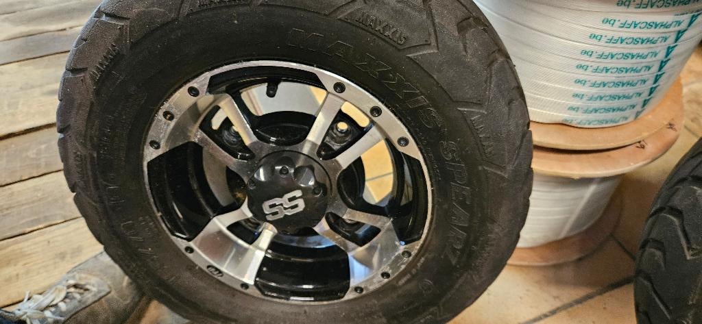 jantes ss avec pneus comme neuf était sur un 700raptor