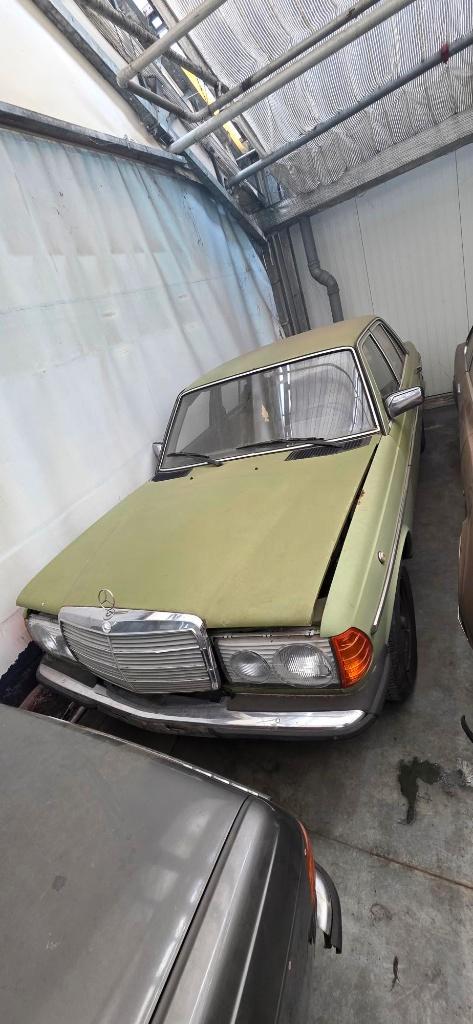 MERCEDES W123 200D MET VEEL WERK! RIJDT EN START!, Autos, Mercedes-Benz, Particulier, Série 200, Diesel, Berline, 4 portes, Automatique