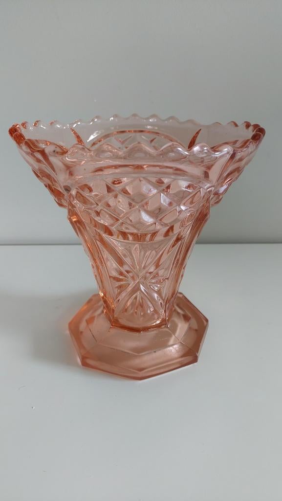 Art Deco rosaline persglas vaas van Verreries Scailmont, Ophalen of Verzenden