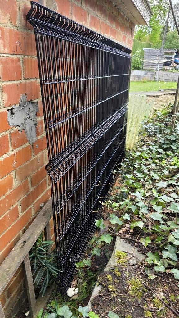 3 D panelen met vierkante zwarte palen 60x60 en betonplaten, Tuin en Terras, Ophalen