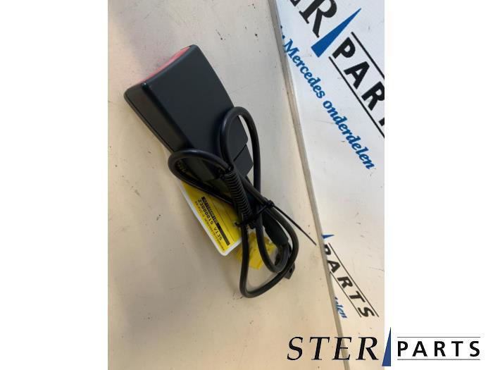 Insertion ceinture de sécurité avant gauche d'un Mercedes, Autos : Pièces & Accessoires, 3 mois de garantie, Utilisé, -, -