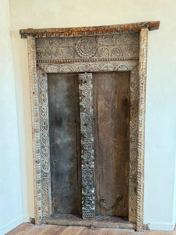 Authentieke handgesneden houten deur uit Zanzibar, Antiek en Kunst, Antiek | Meubels | Kasten, Ophalen