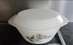 Plat ARCOPAL marguerites avec couvercle Neuf, Maison & Meubles, Cuisine | Vaisselle, Enlèvement ou Envoi, Comme neuf, Récipient(s)