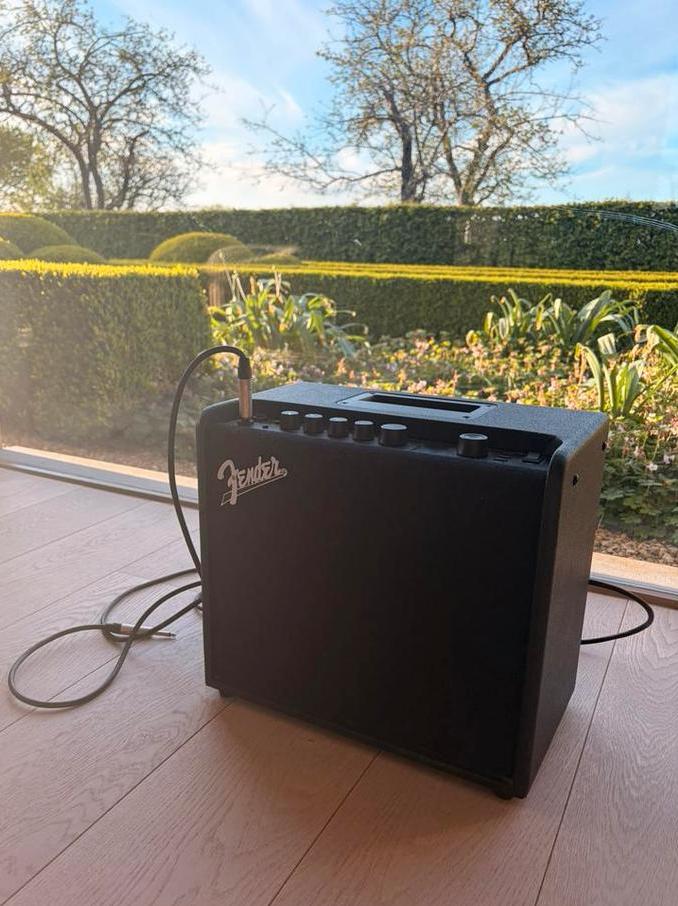 Fender Mustang Lt25 met custom presets, Musique & Instruments, Amplis | Basse & Guitare, Comme neuf, Guitare, Moins de 50 watts