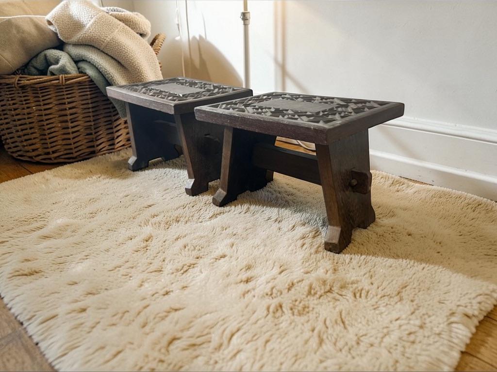 Vintage brutalist houten krukje / bijzettafel /plantentafel, Antiek en Kunst, Ophalen