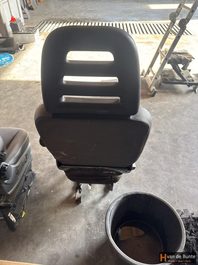 Bijrijdersstoel Iveco Daily lucht geveerd rechts camper, Autos : Pièces & Accessoires, Habitacle & Garnissage, Autres marques automobiles