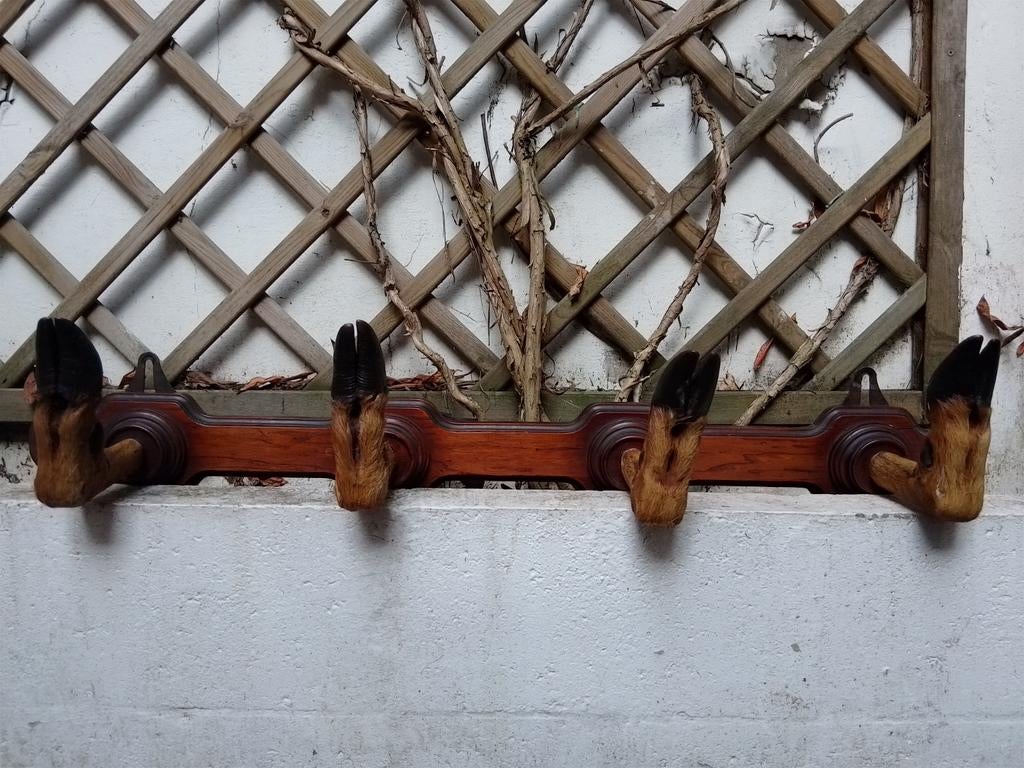 Porte-manteau pieds de biche, Enlèvement