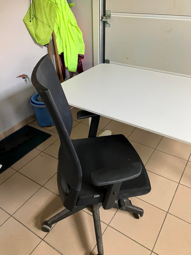 Ikea bureau  en 2 stoelen voor 60€, Huis en Inrichting, Ophalen, Zo goed als nieuw, IKEA