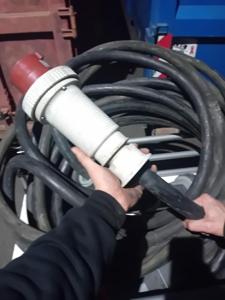 Deux rallonges électriques industrielles, Bricolage & Construction, Outillage | Soudeuses, Enlèvement ou Envoi, Utilisé, Autres types