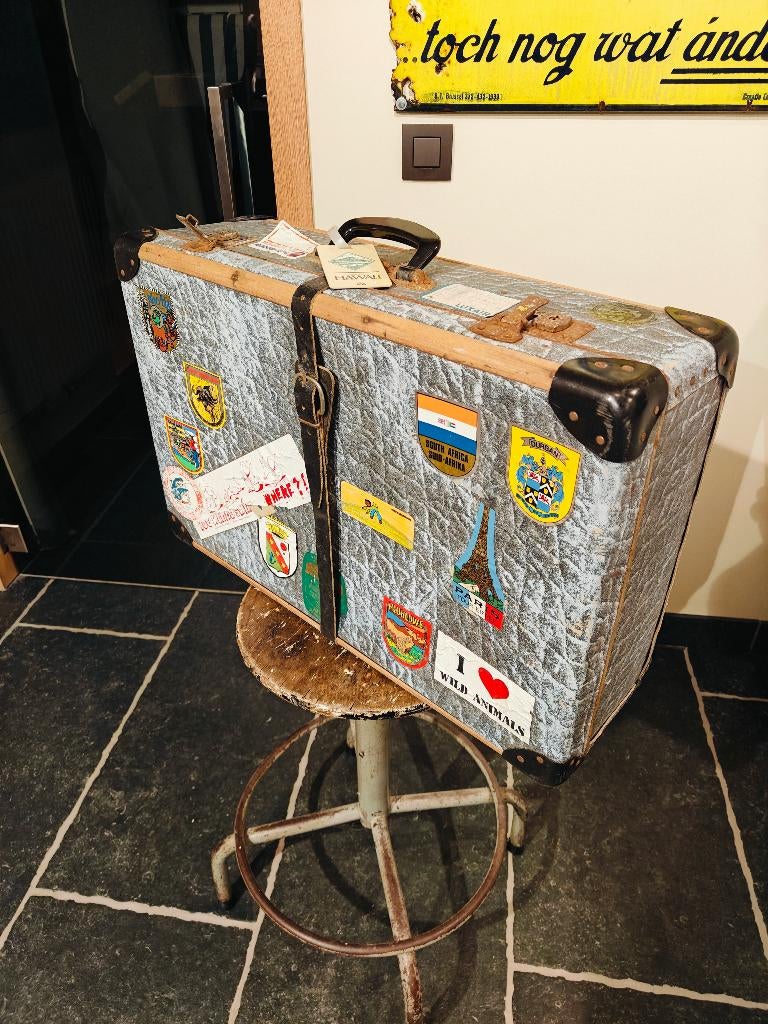 Oude reiskoffer met originele stickers en patina, Overige materialen, Gebruikt, 45 tot 55 cm, Ophalen