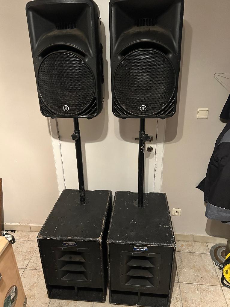 2x mackie swa1501 subwoofer 2x mackie srm 450 speakers, Gebruikt, Subwoofer, 120 watt of meer, Ophalen