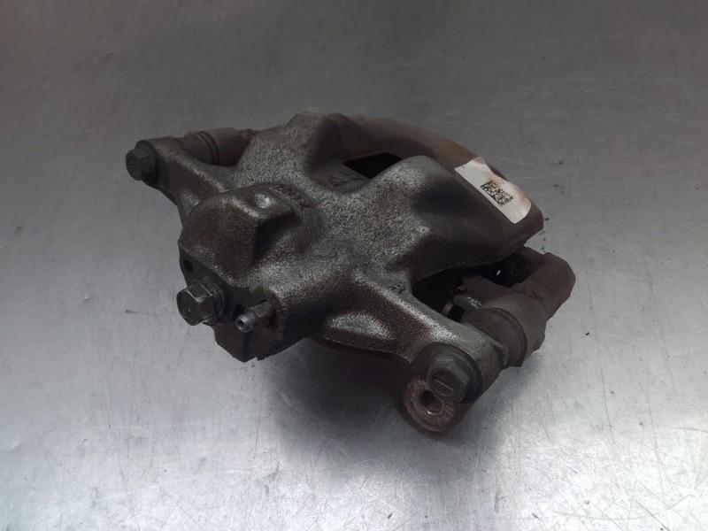 ETRIER DE FREIN AVANT DROIT Toyota Yaris Cross (PB1 / PJ1), Dhr. M. Roggen, Toyota, Stadsweg 37 37
9917 PV  WIRDUM GR., NL, Utilisé